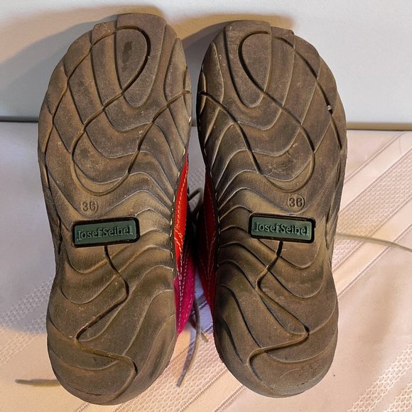 Josef Siebel Red Ankle Boots - Picture 9 of 11